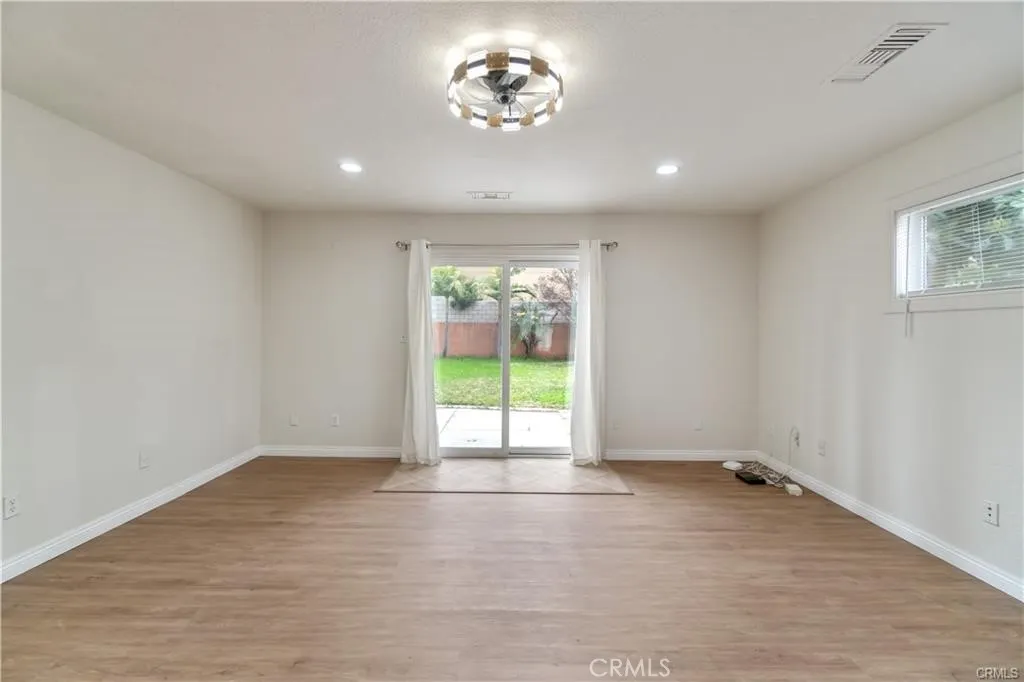 4692 N Edenfield