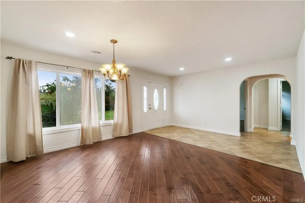 4692 N Edenfield