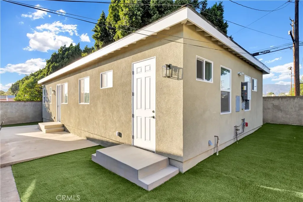 1823 W Palm