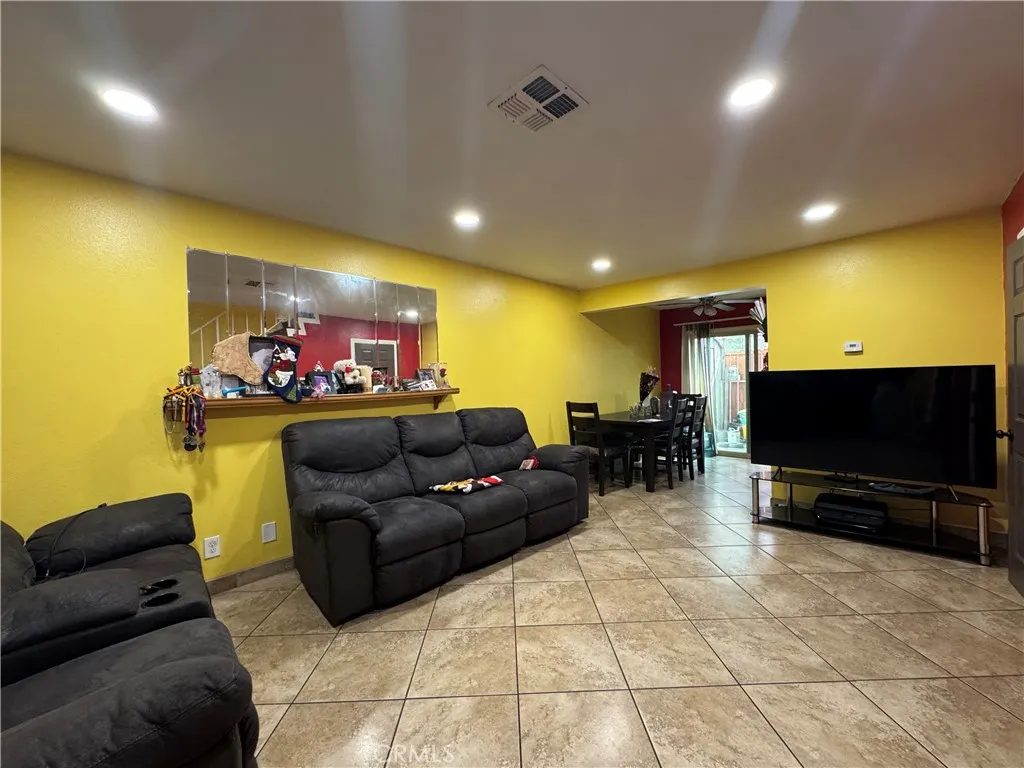 13851 Los Angeles #B