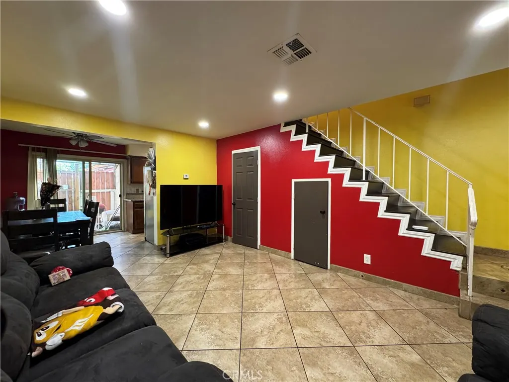 13851 Los Angeles #B