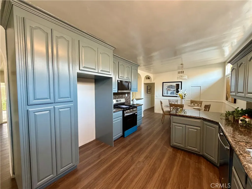 315 E Francis