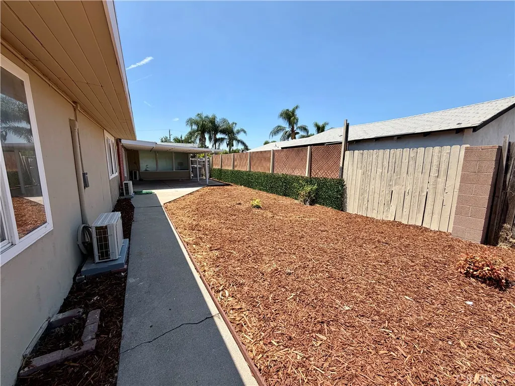 315 E Francis