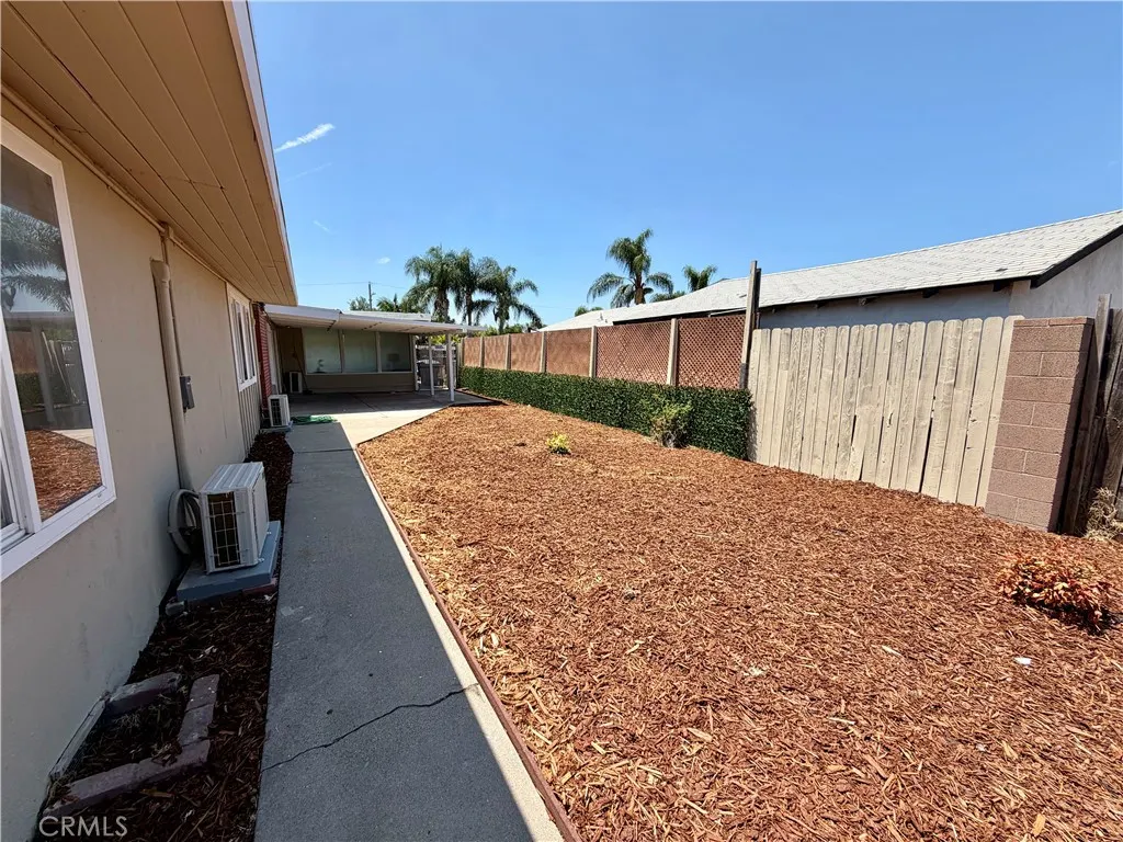 315 E Francis
