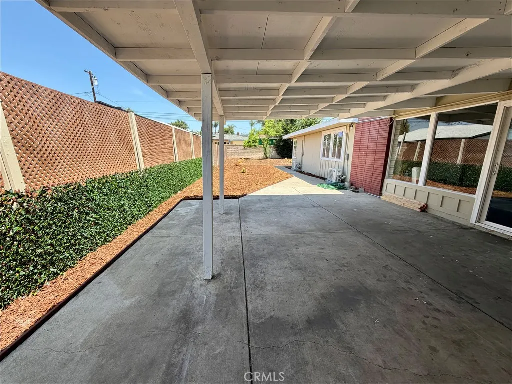 315 E Francis