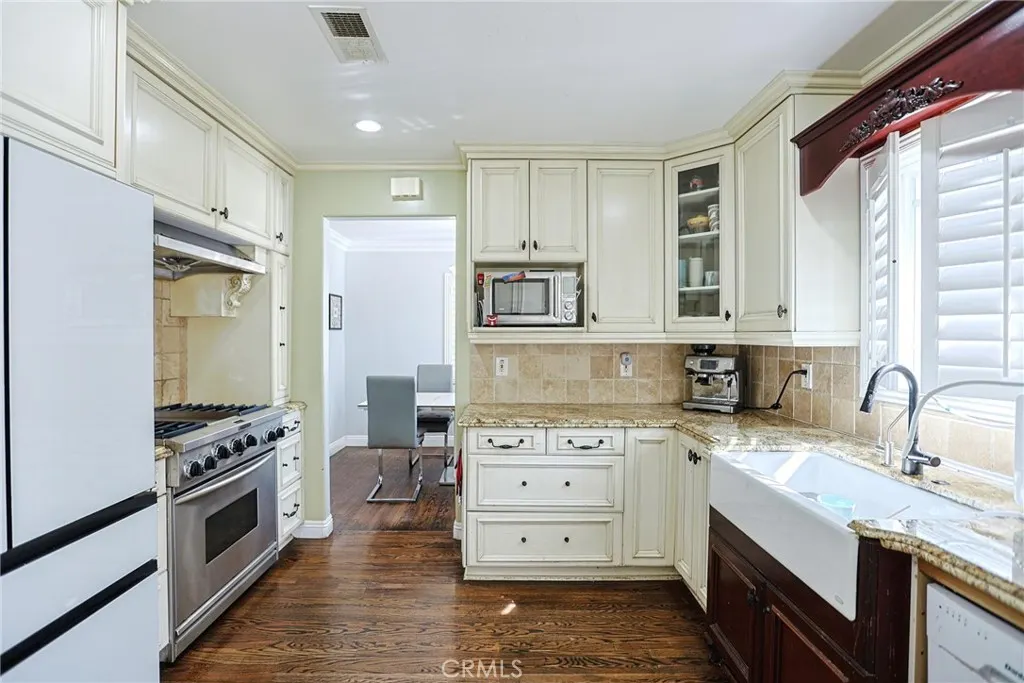 313 E 11th