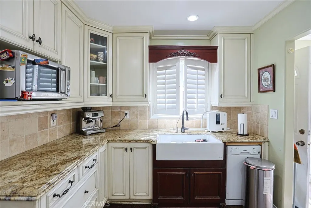 313 E 11th