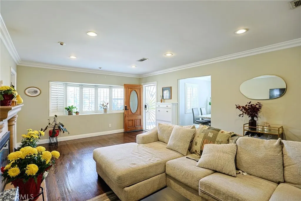313 E 11th