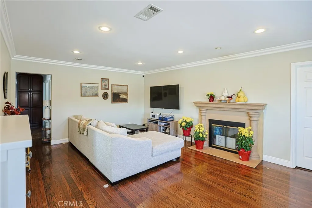 313 E 11th