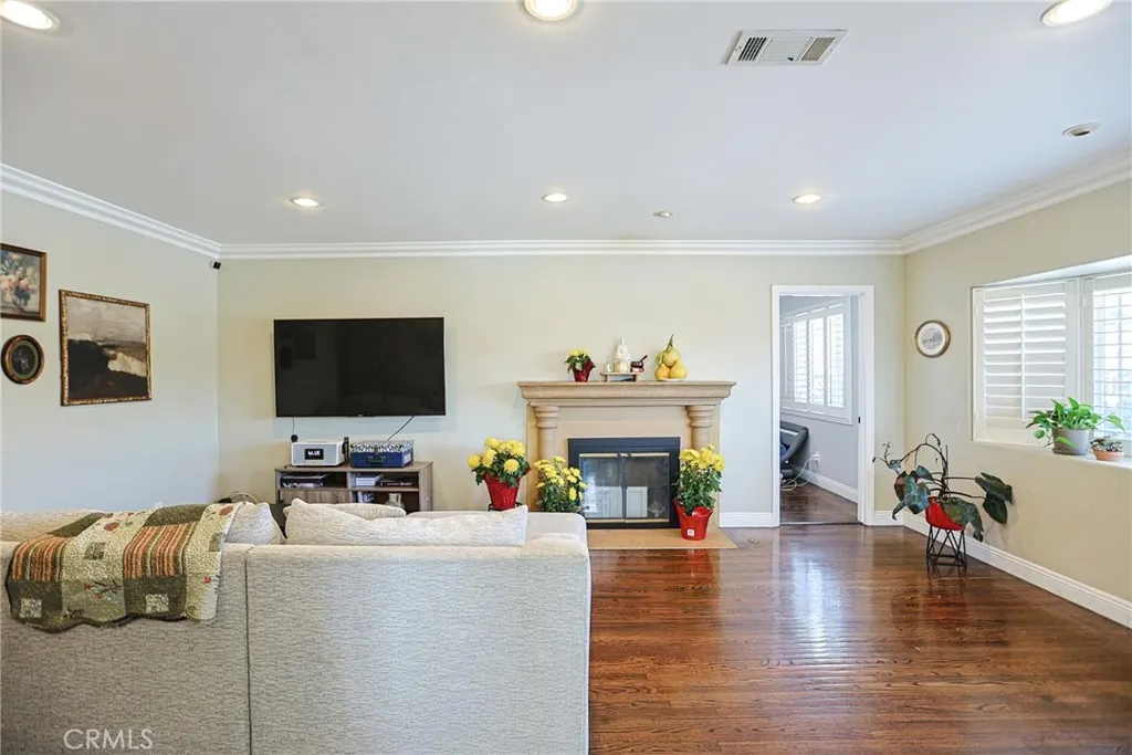 313 E 11th