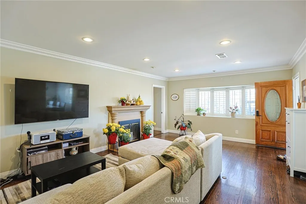 313 E 11th