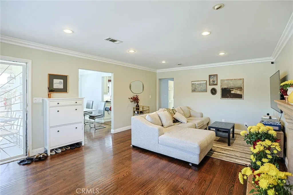 313 E 11th