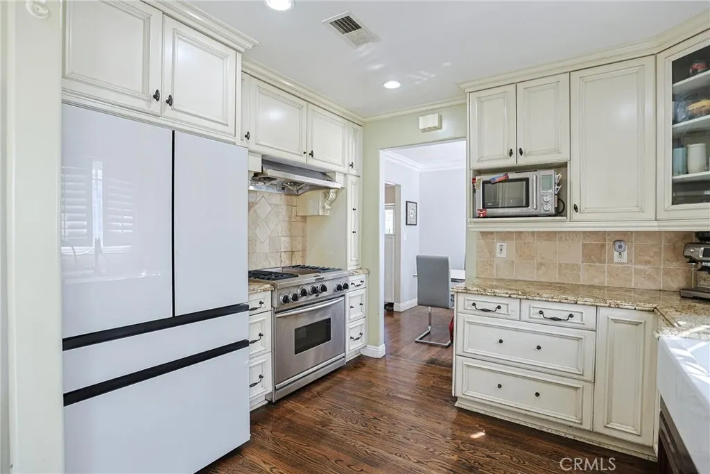 313 E 11th