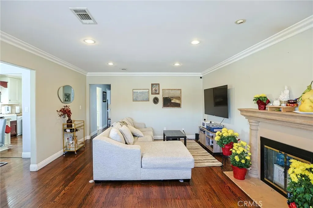 313 E 11th