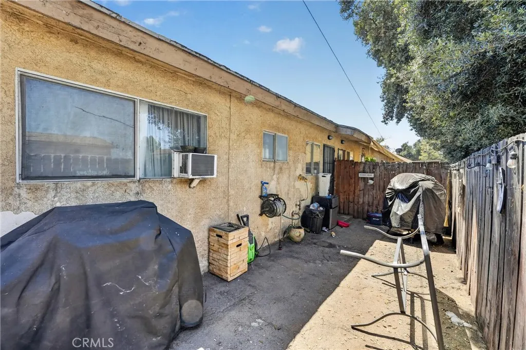 805 E 8th Street