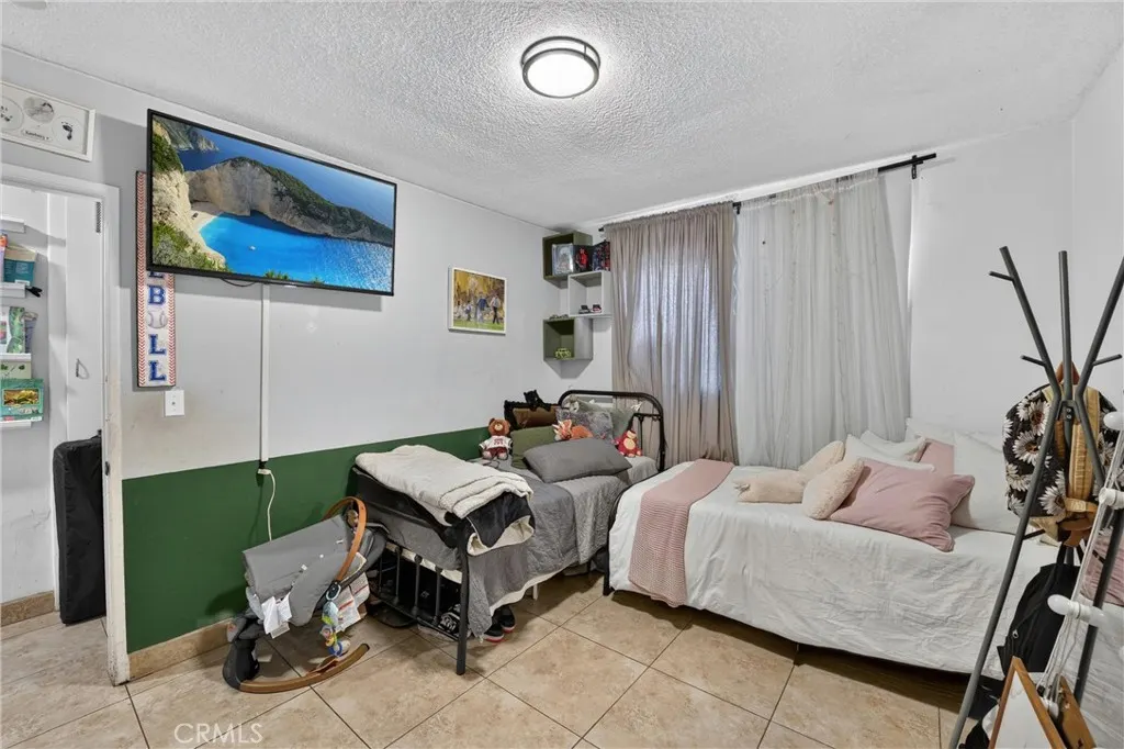 805 E 8th Street