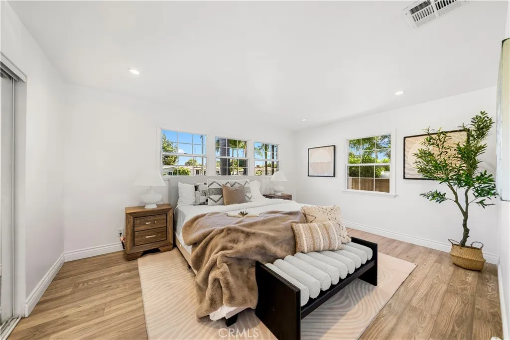 925 E Florence