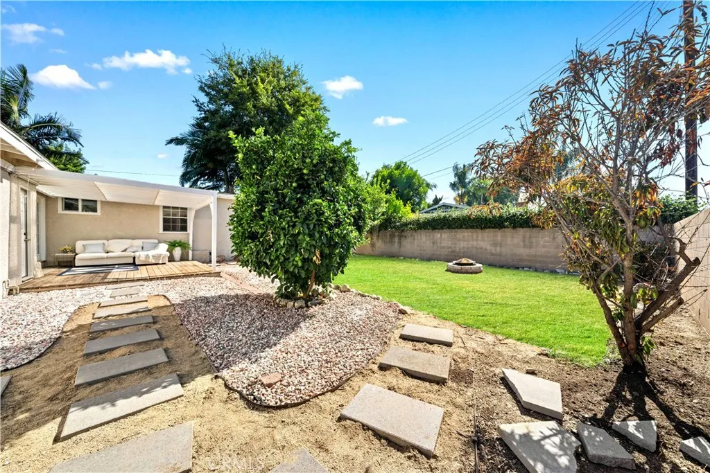 925 E Florence