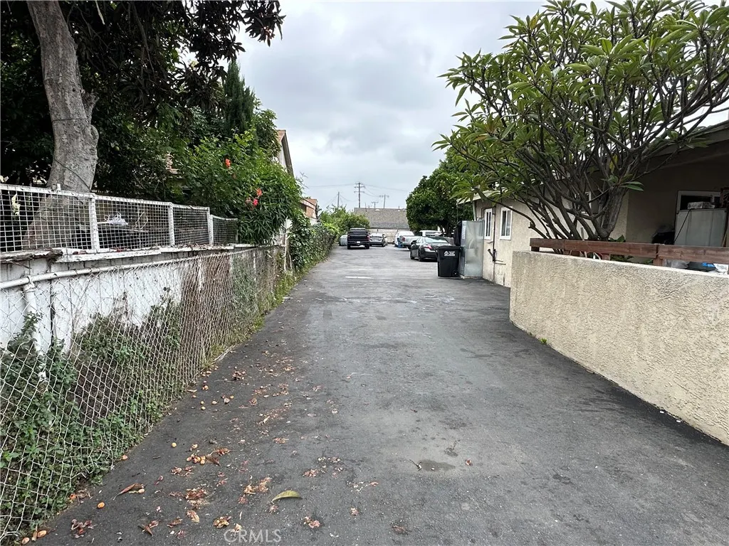 2563 Sastre Ave