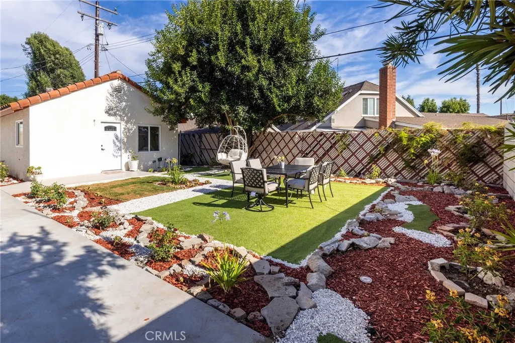 820 E Cameron Avenue