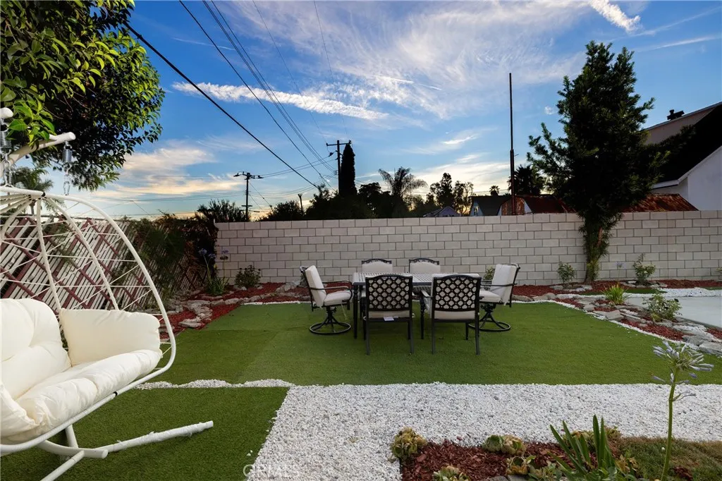 820 E Cameron Avenue