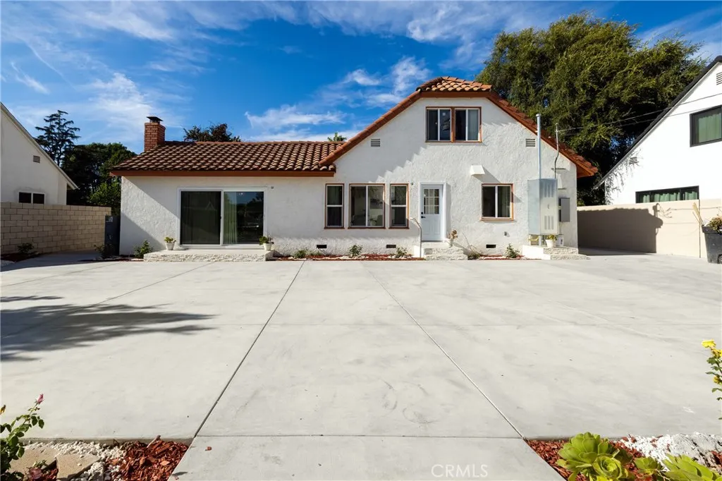 820 E Cameron Avenue