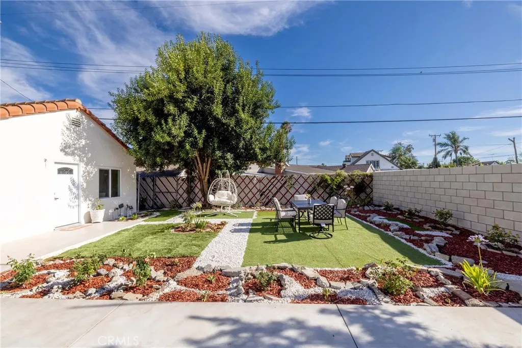 820 E Cameron Avenue