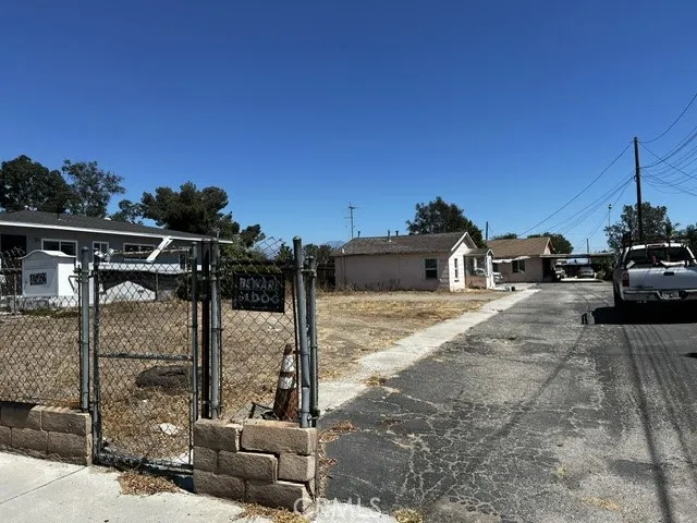 4562 Phelan