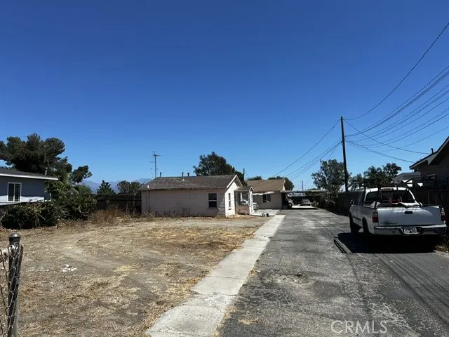 4562 Phelan