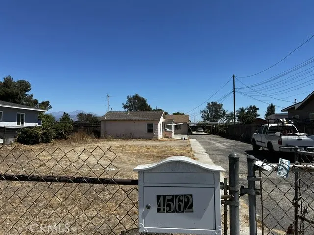 4562 Phelan