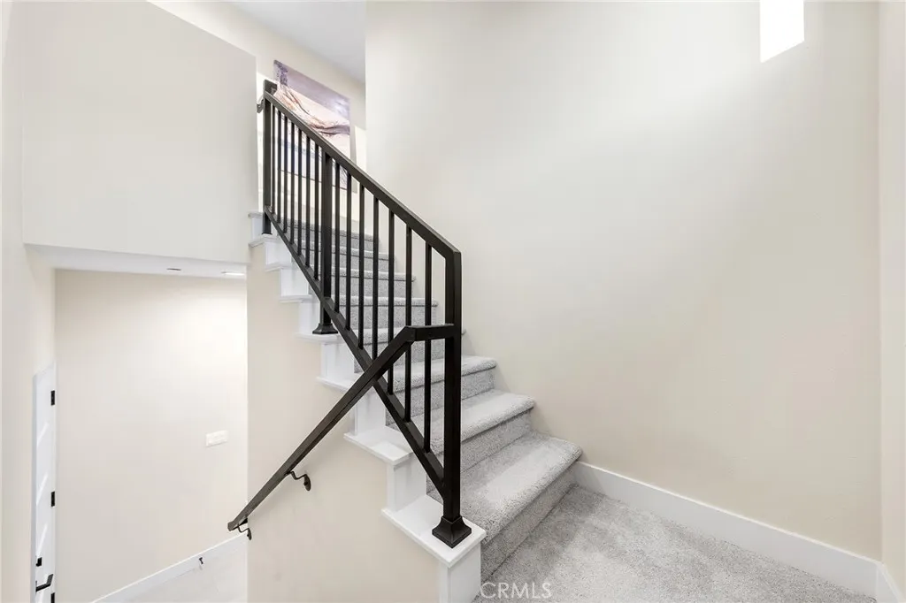 638 W Grand Avenue