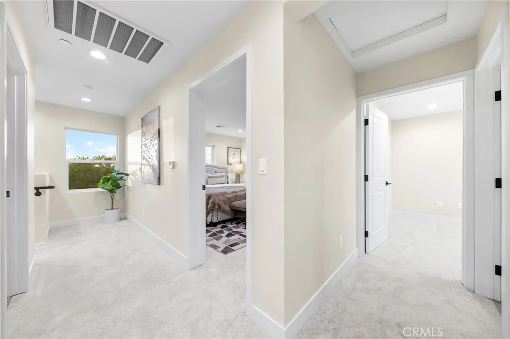 638 W Grand Avenue