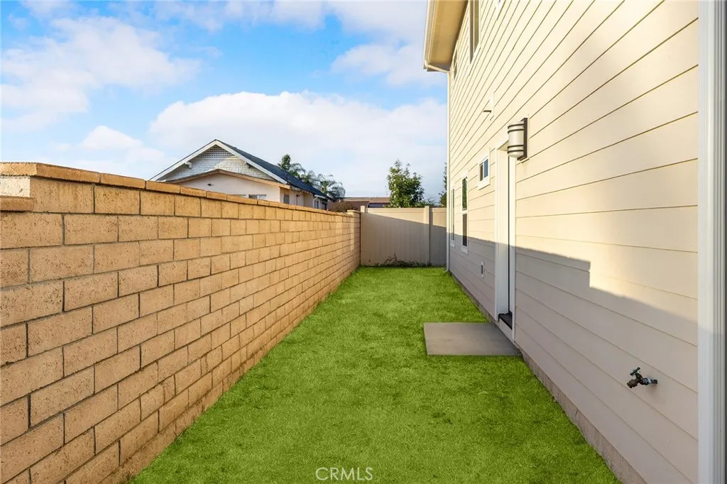 638 W Grand Avenue