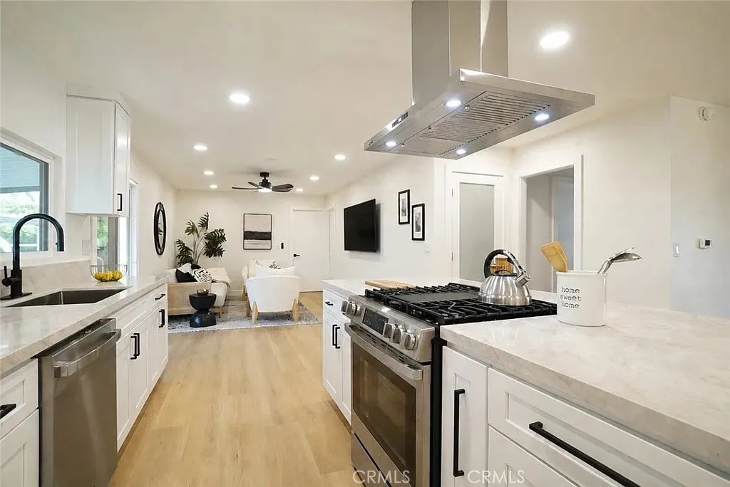 1245 W Cienega Avenue #183