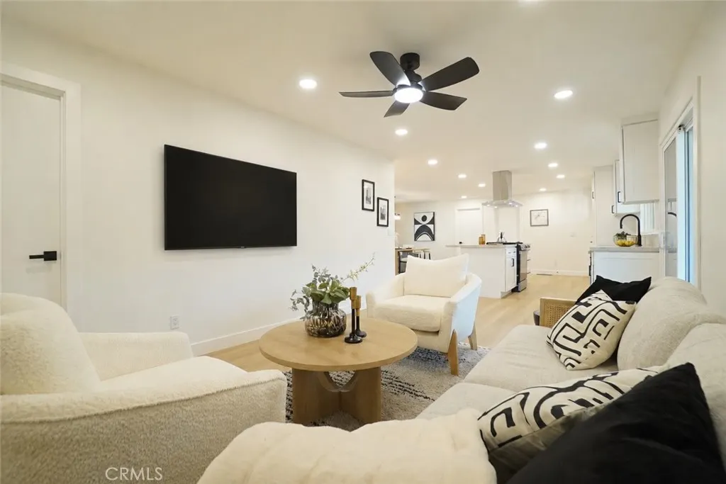 1245 W Cienega Avenue #183