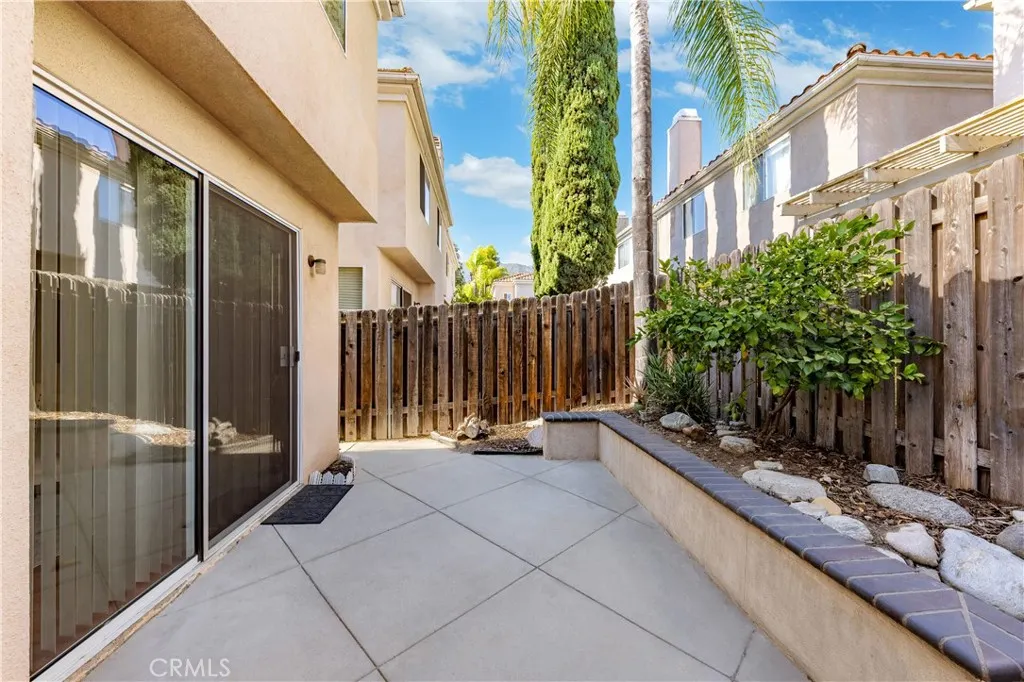 1232 Mission Pl