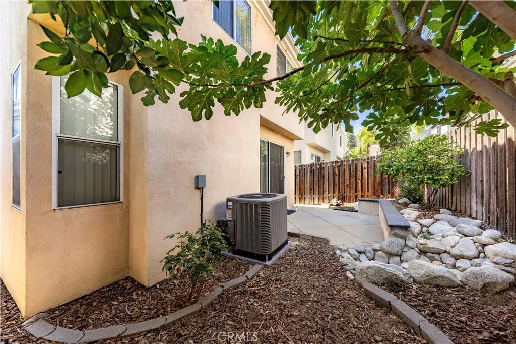 1232 Mission Pl