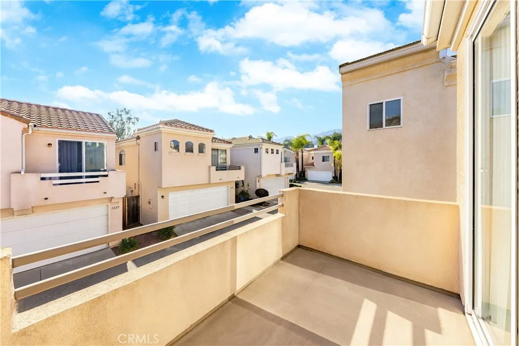 1232 Mission Pl