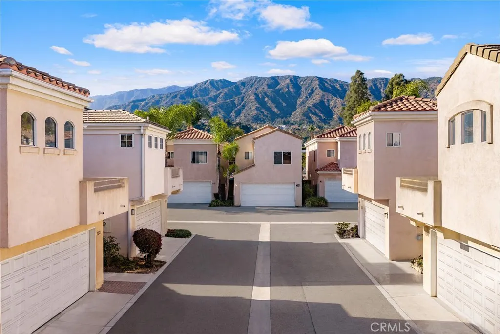 1232 Mission Pl