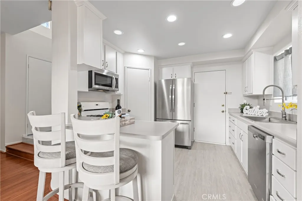 1232 Mission Pl