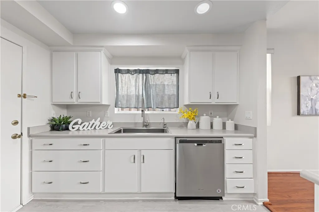 1232 Mission Pl