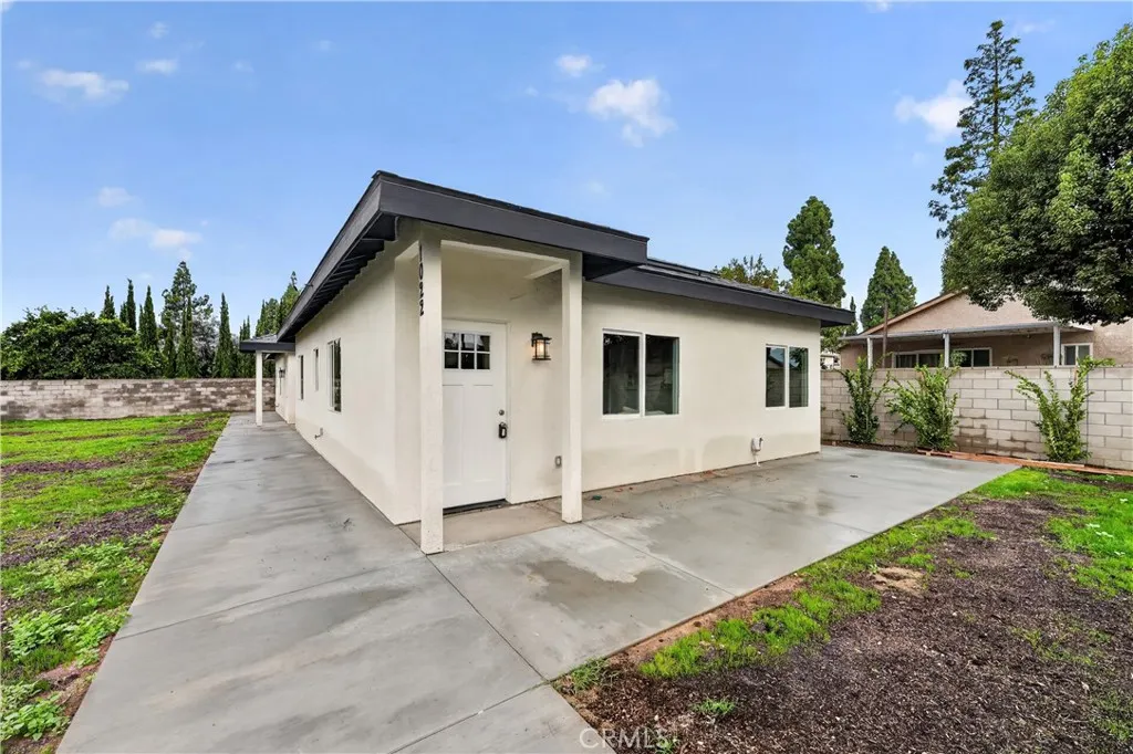 1022 W Francis