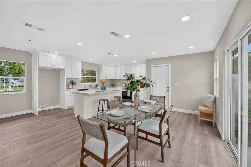 1022 W Francis