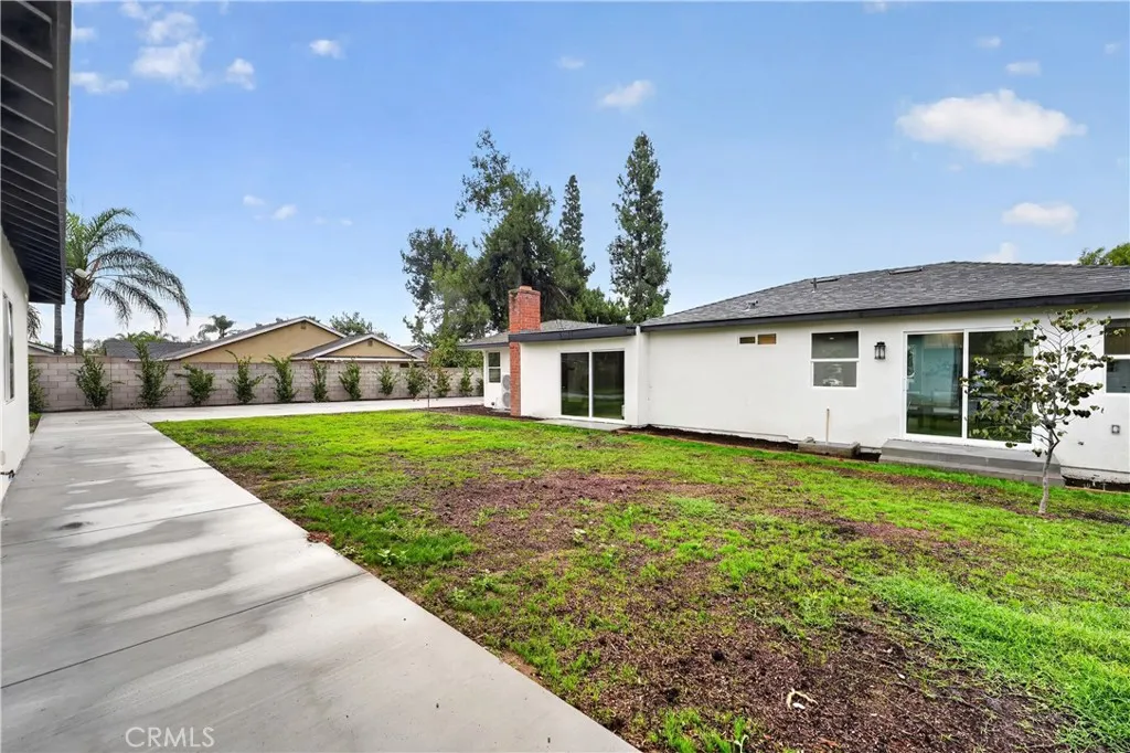 1022 W Francis