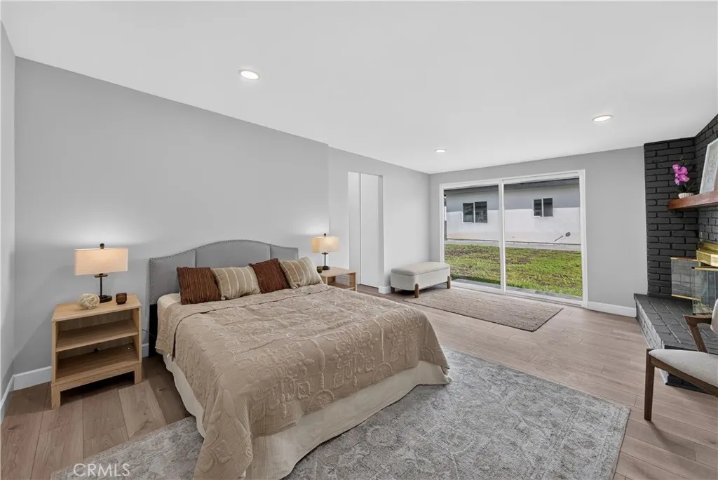 1022 W Francis