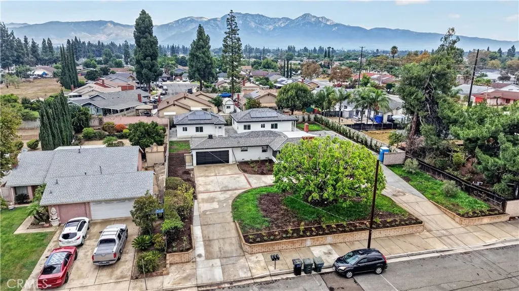 1022 W Francis