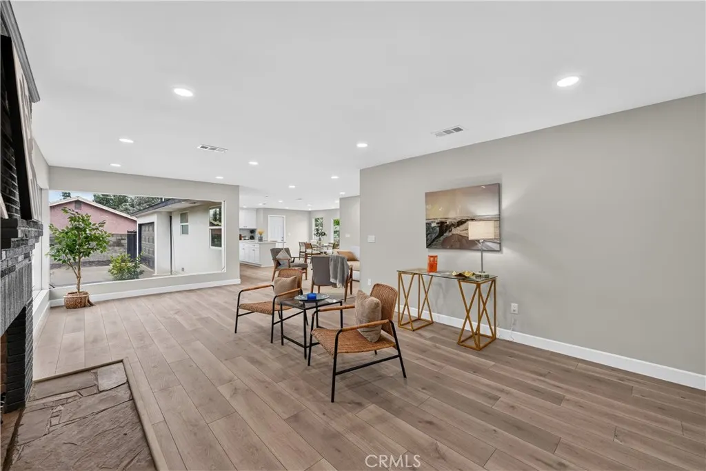 1022 W Francis