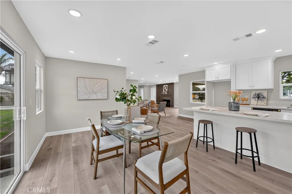 1022 W Francis