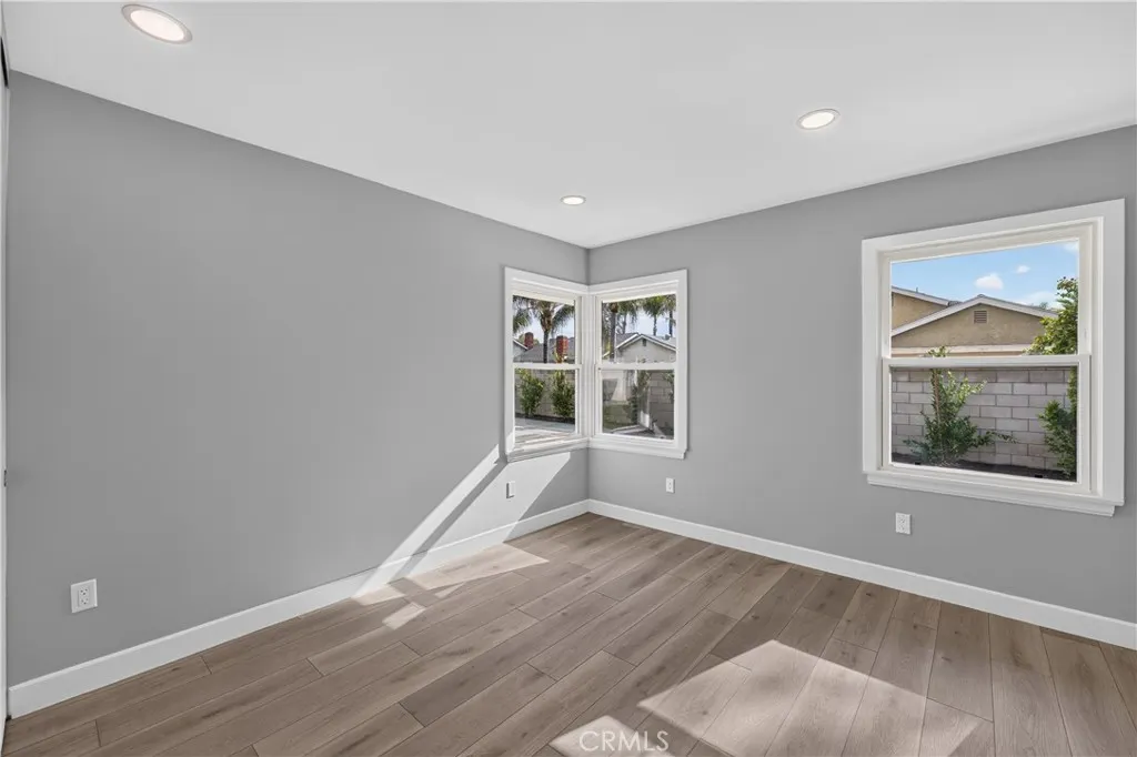 1022 W Francis