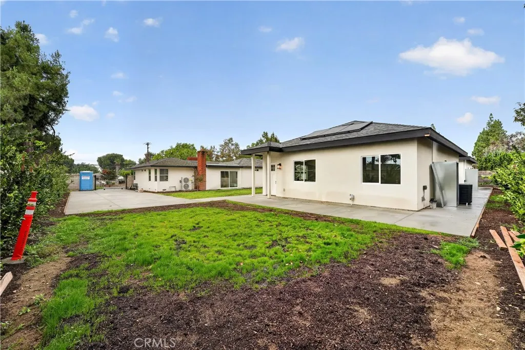 1022 W Francis